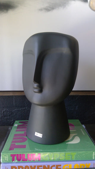 head sculpture (Black and white)